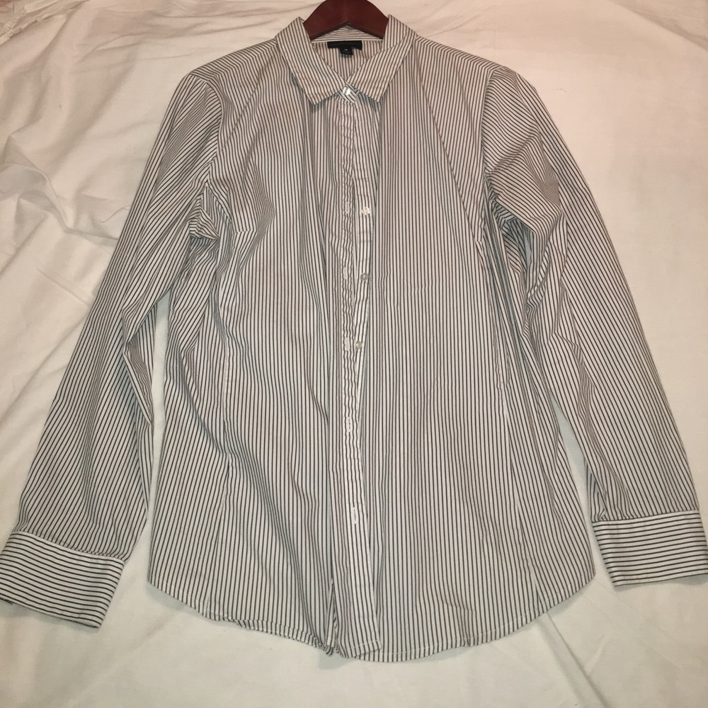 Black & white pinstriped button-down, long-sleeved