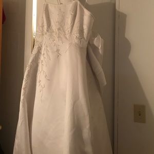 Wedding dress new never worn