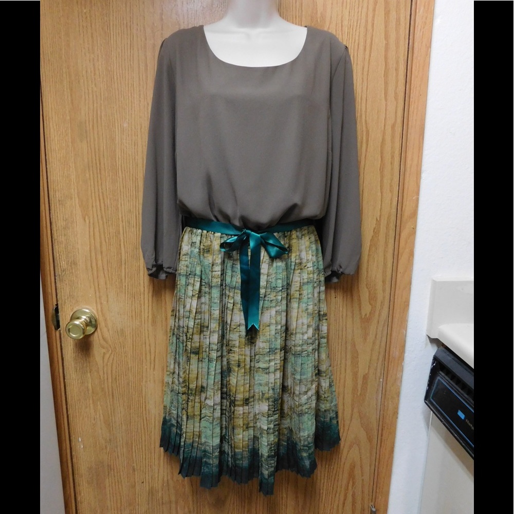 Glamorous Brown/Green Dress W/Pleated Design &Belt