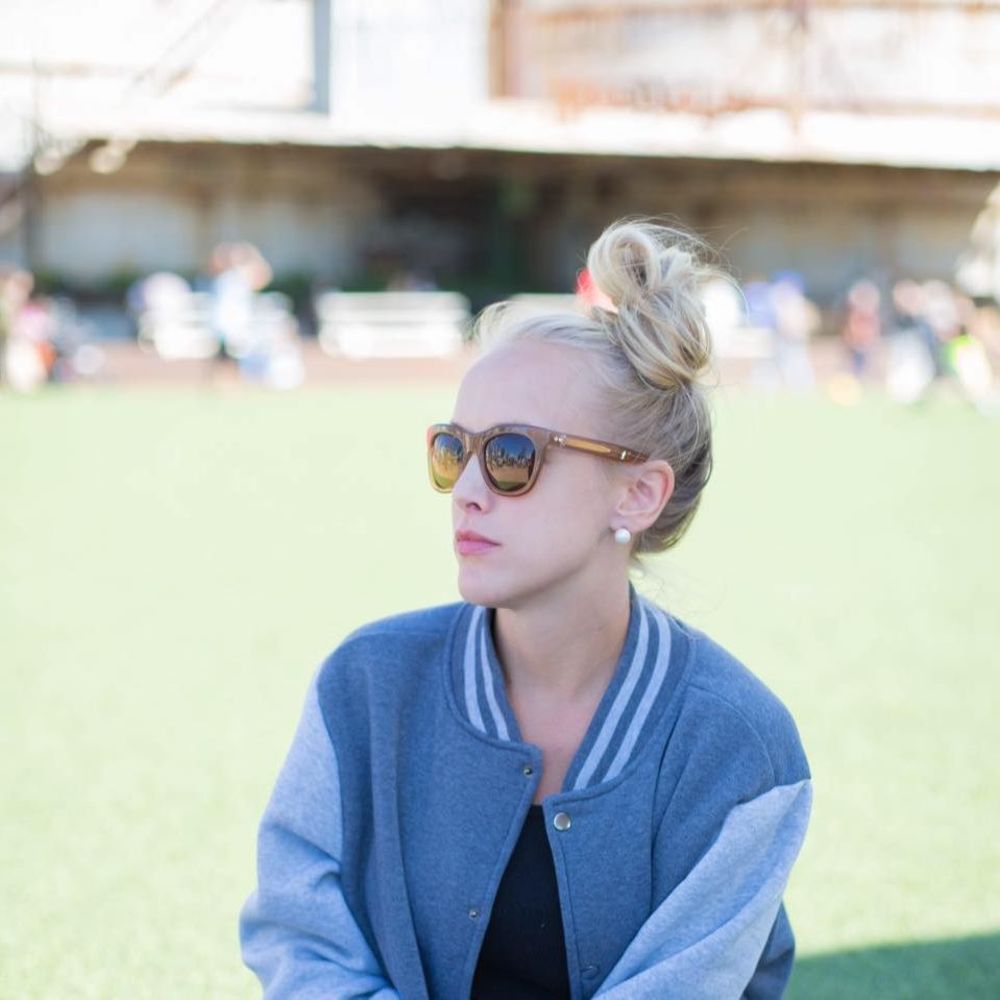 Meet your Posher, Caitlin marie