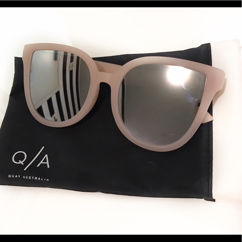 Quay Paradiso Sunglasses in Blush