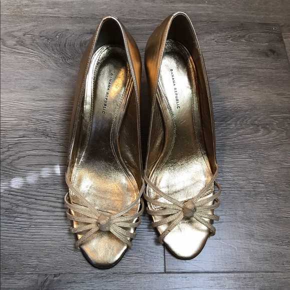 Banana Republic Shoes - Banan Republic - gold open toe shoes size 8