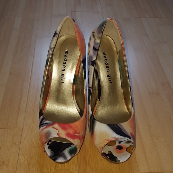 Madden Girl Oyzter Pumps - Picture 3 of 5