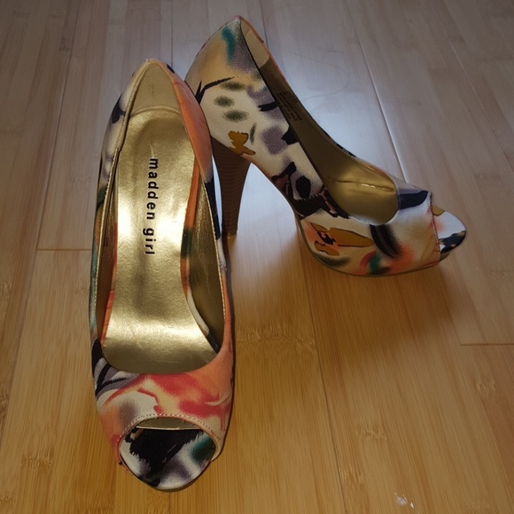 Madden Girl Oyzter Pumps - Picture 4 of 5