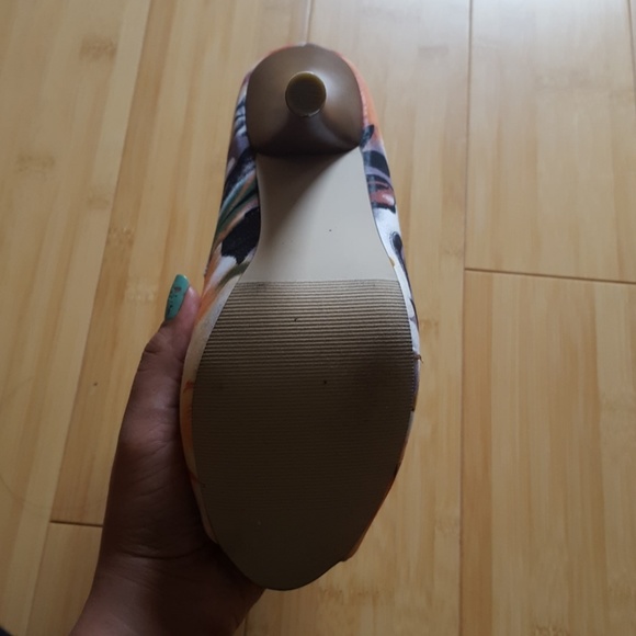 Madden Girl Oyzter Pumps - Picture 5 of 5