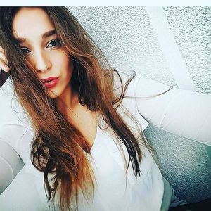 Meet your Posher, Aušra