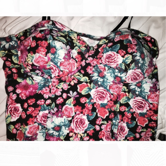 FLORAL TOP - Picture 2 of 3