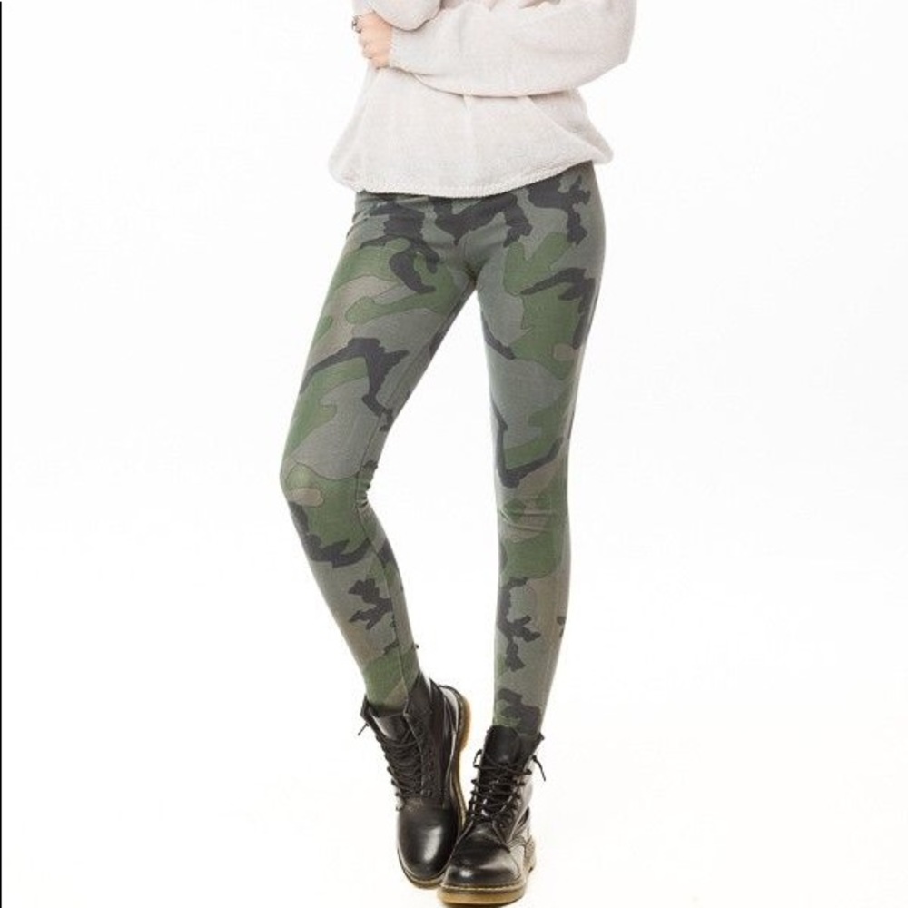 Brandy Melville Camouflage Jeggings
