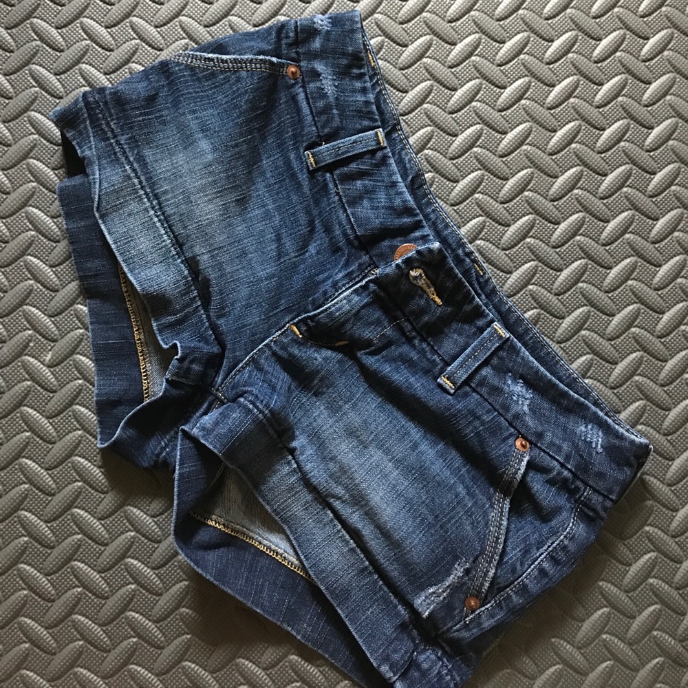 American eagle short shorts.