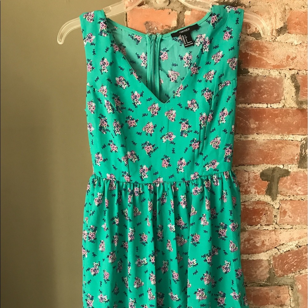Forever 21 Floral 💐 Sleeveless V-Neck Dress