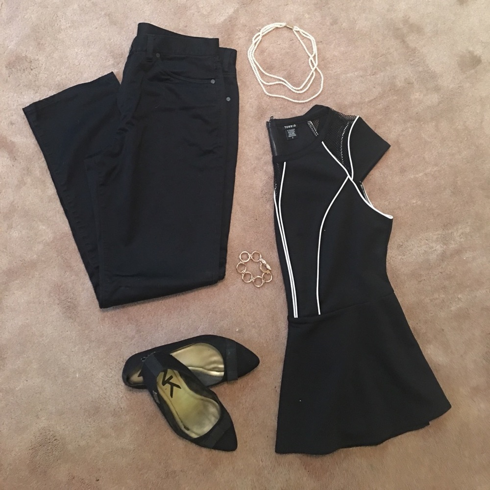 Black Peplum Top w/mesh and piping