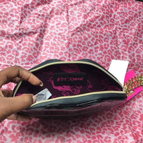 Betsey Johnson 👄 wristlet - Picture 3 of 5