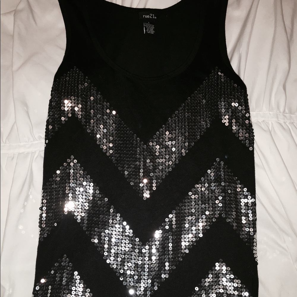 SILVER SEQUIN CHEVRON BLACK TOP