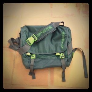 DAKINE messenger bike bag