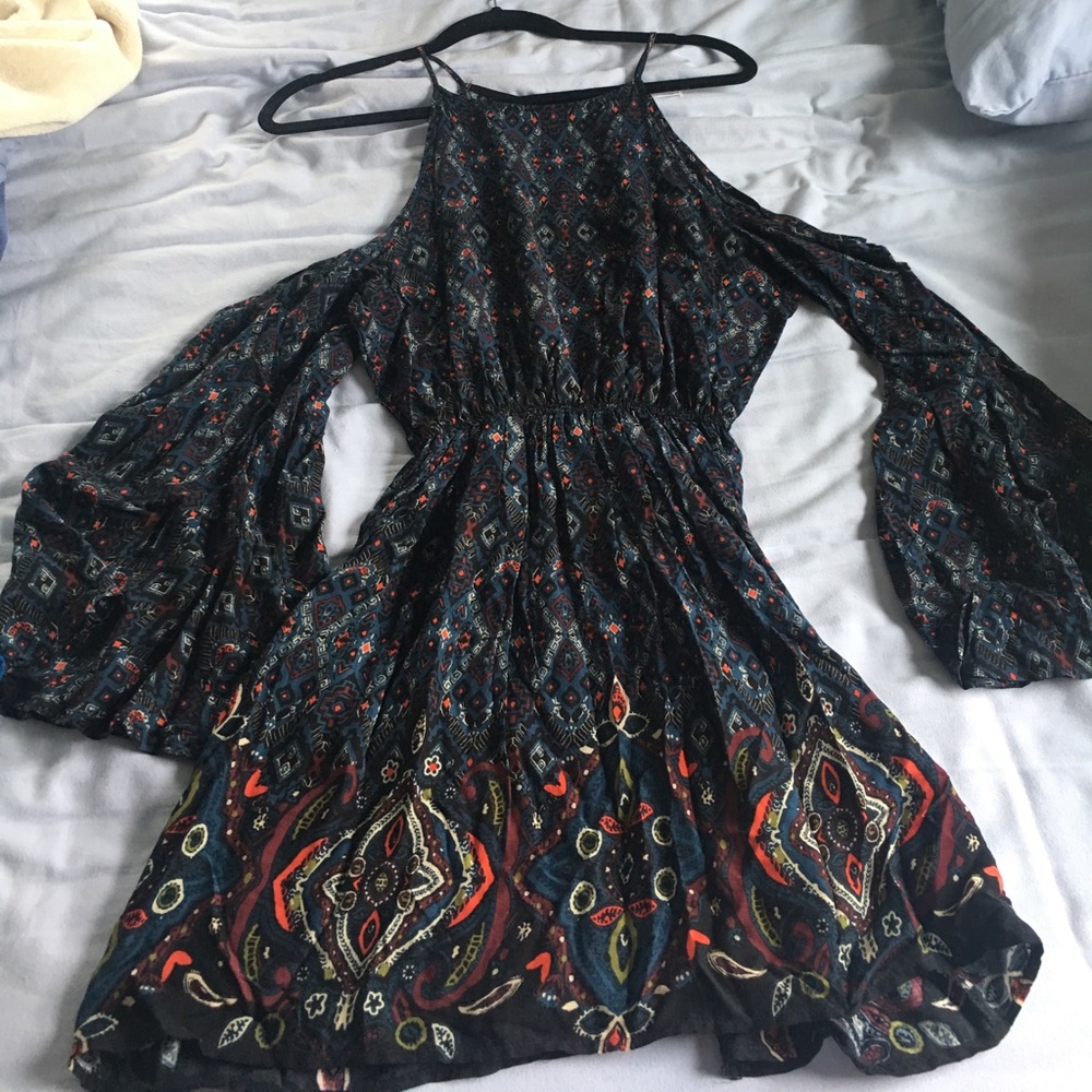 Abercrombie and fitch small cold shoulder dress