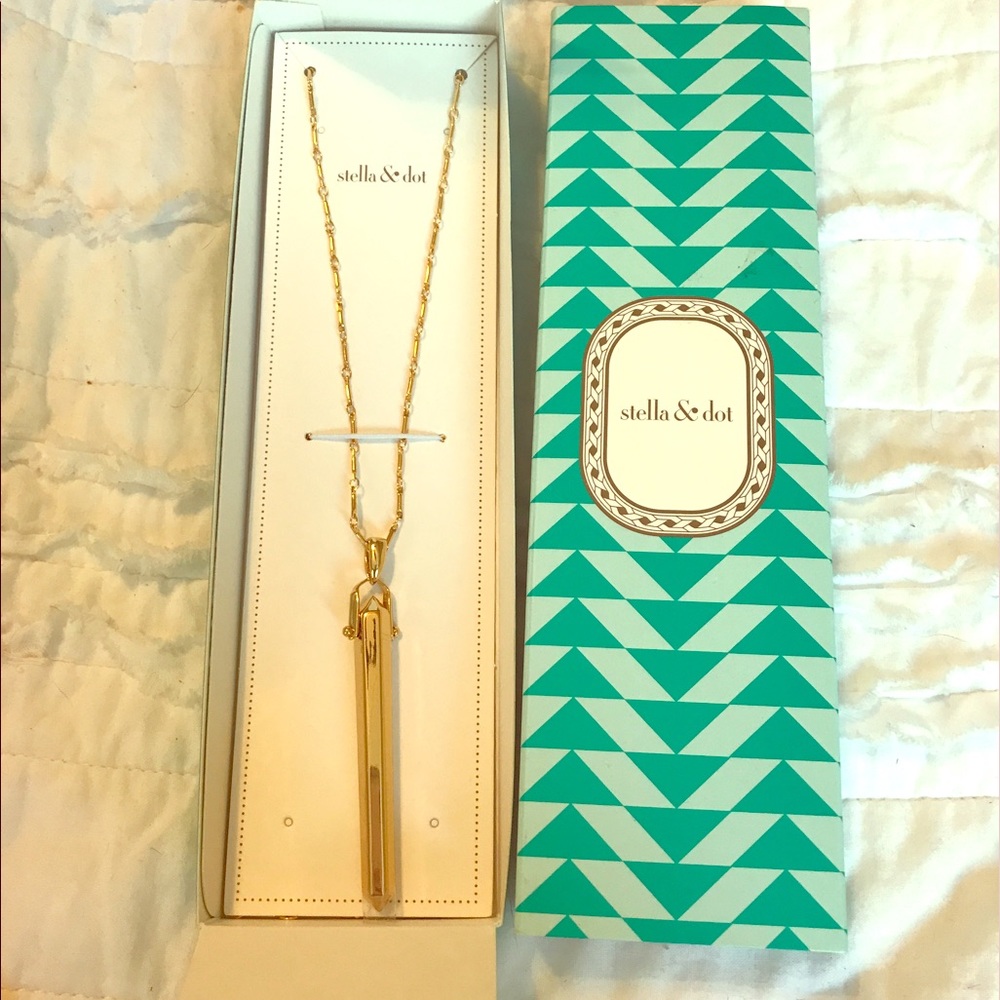 Stella& dot gold revel necklace