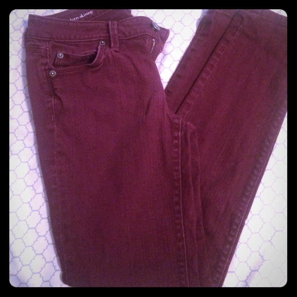 Petite LOFT Modern Skinny Jeans in Burgundy.