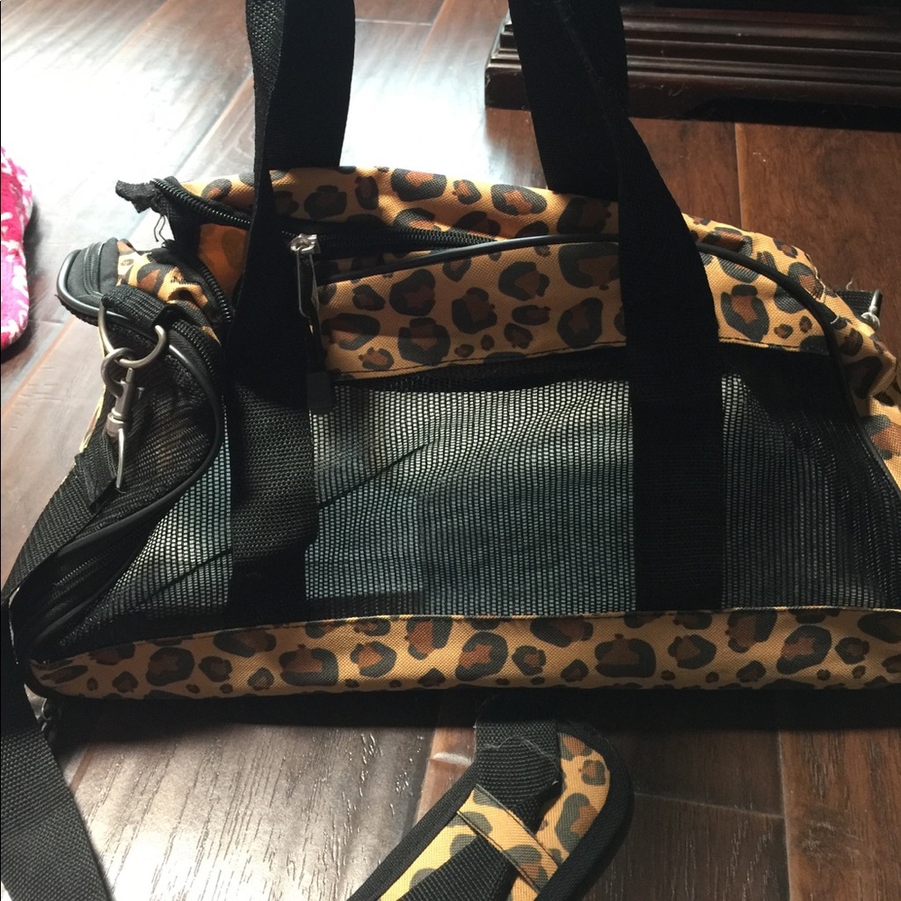 Dog carrying case