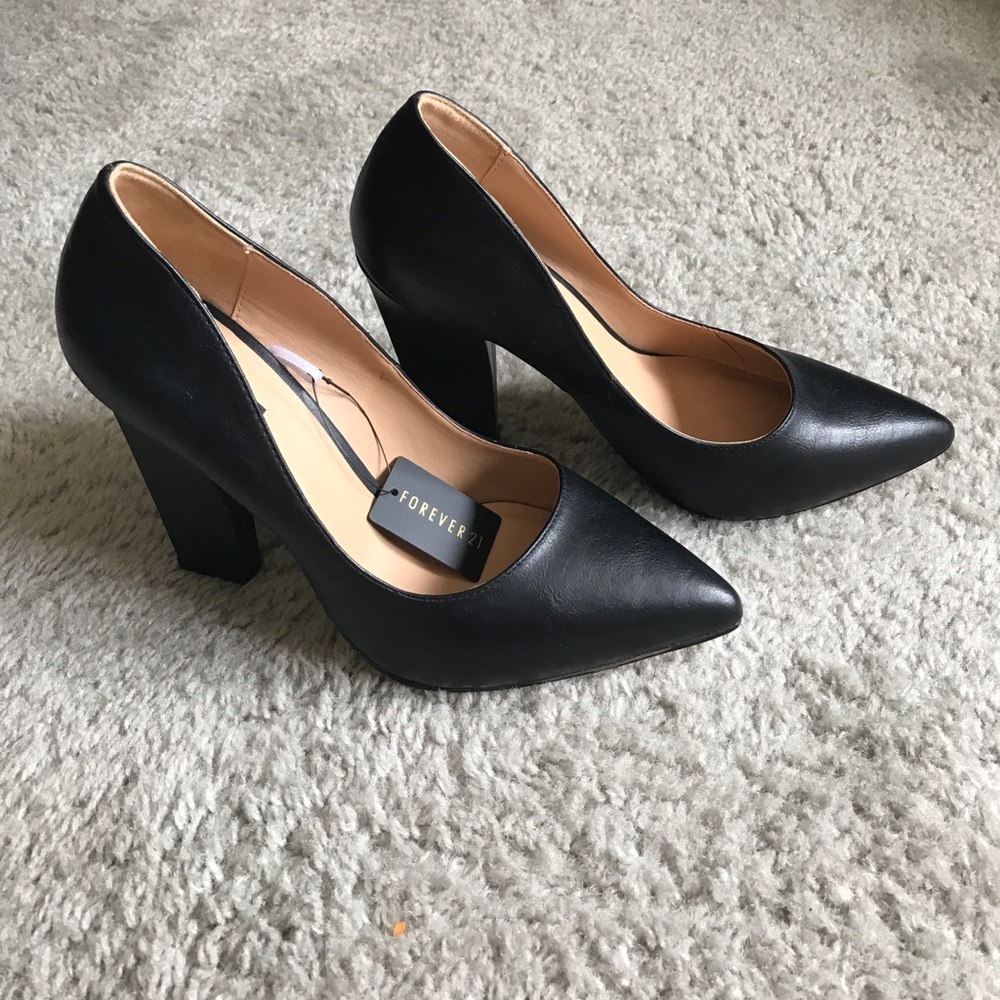 NWT Forever 21 Black Heels / Pumps 👠 👠