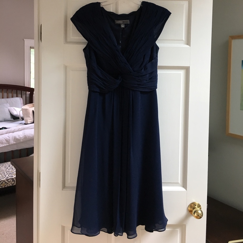 Donna Ricco Size 6 navy chiffon party dress