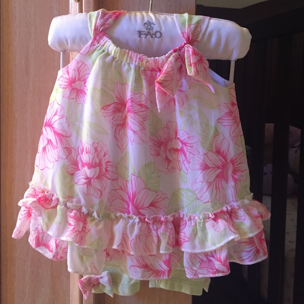FAO Schwartz Two Piece Floral Blouse & Capri Pants