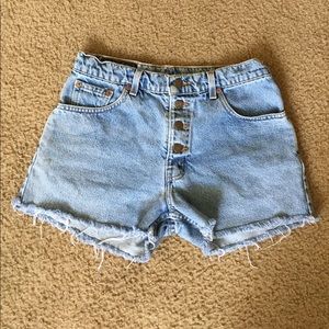 Vintage relaxed fit high waisted Levi's shorts