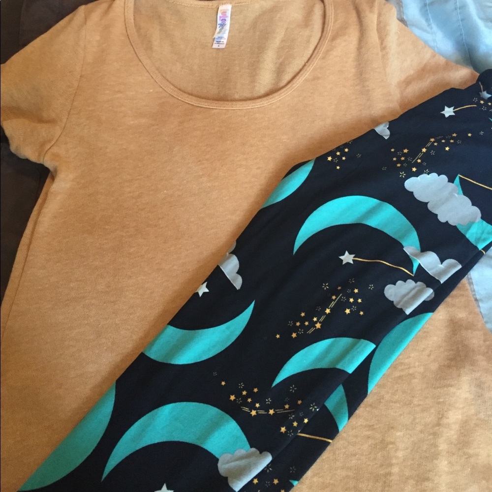 Super Soft Mustard Yellow Lularoe Classic T nwot