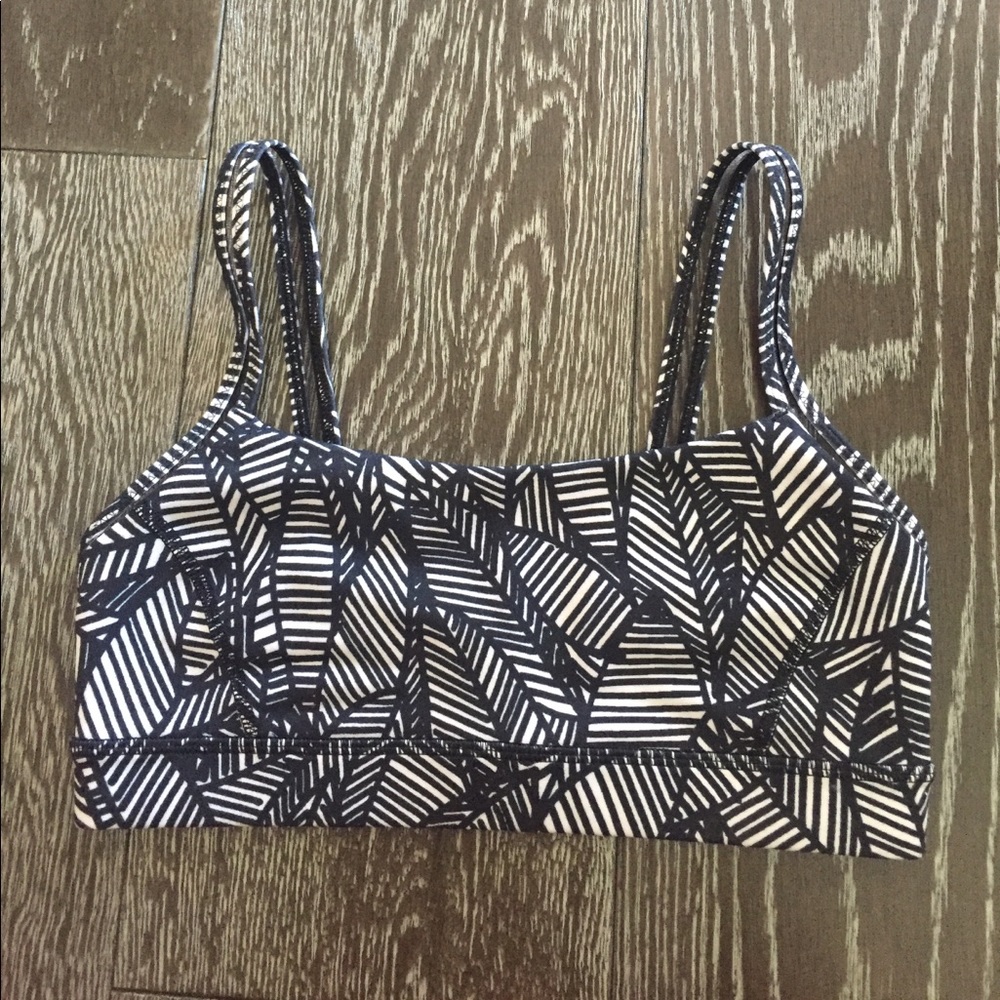 Lululemon sports bra size 6