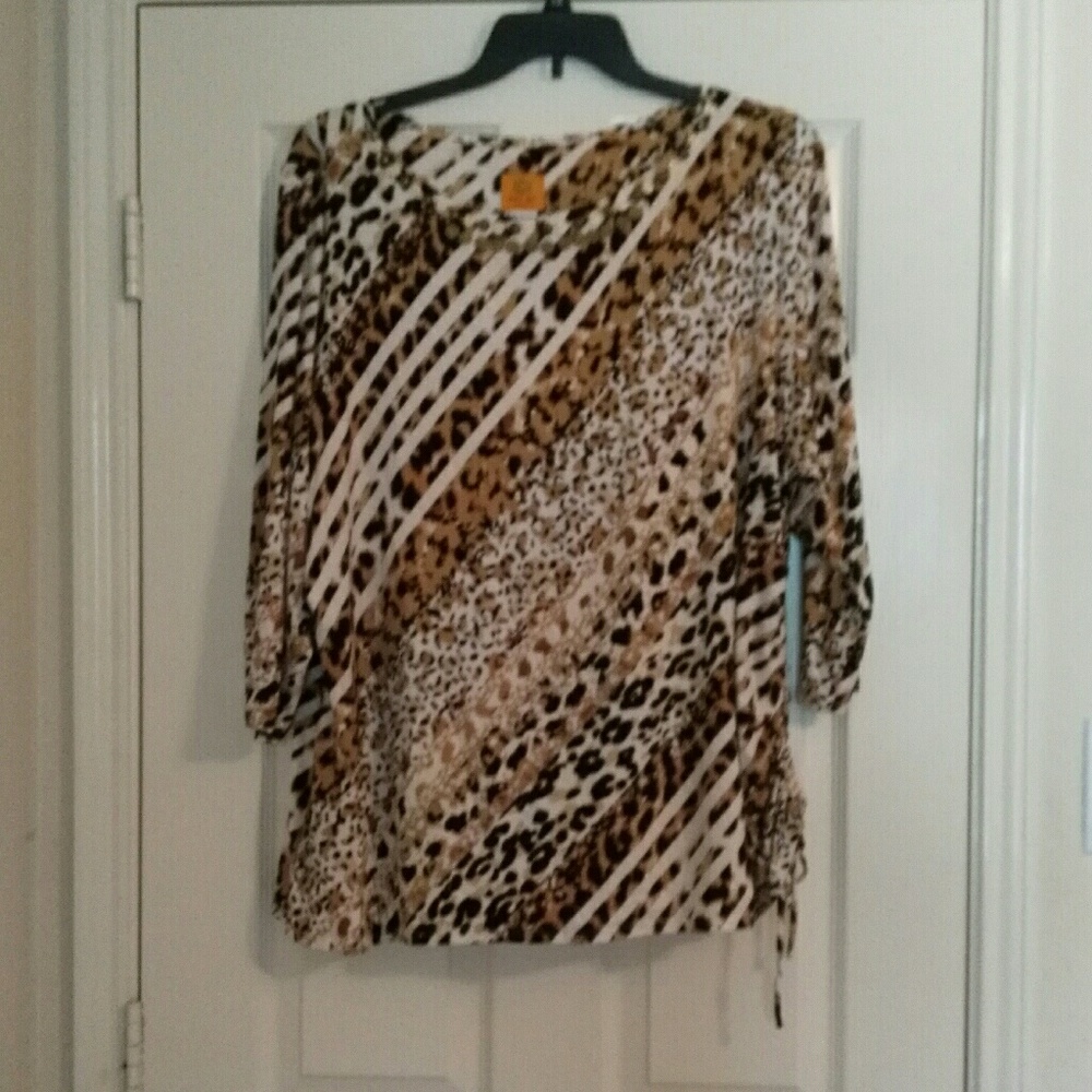 🚫DONATING SOON🚫 Animal Printed Top