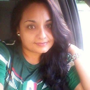 Meet your Posher, Elia