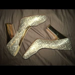 Tory Burch Gold Heels size 10