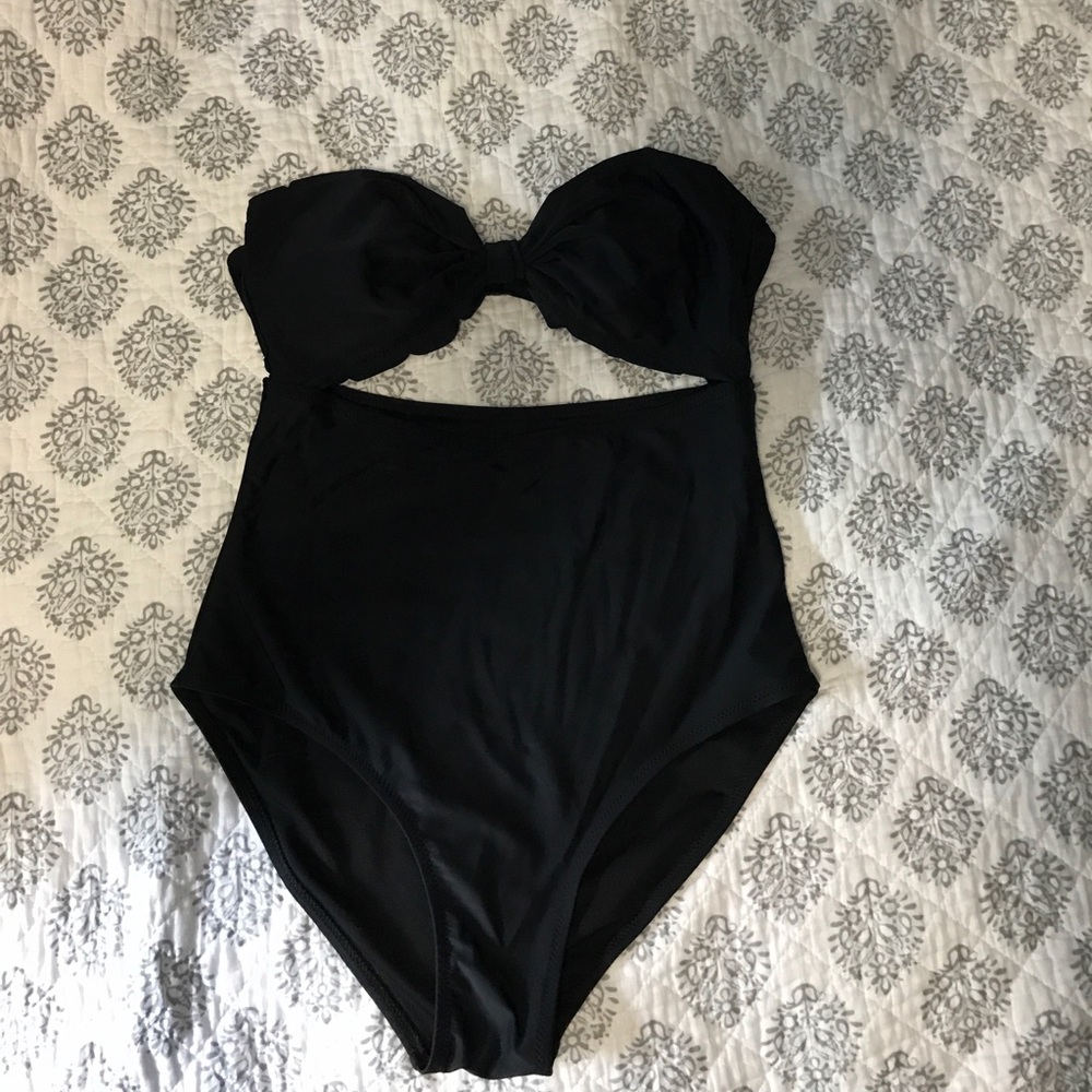 Strapless black cuspshe suit size large