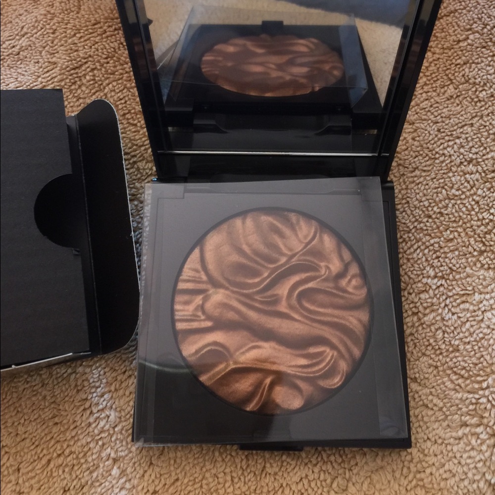 BRAND NEW Laura Mercier face Illuminator