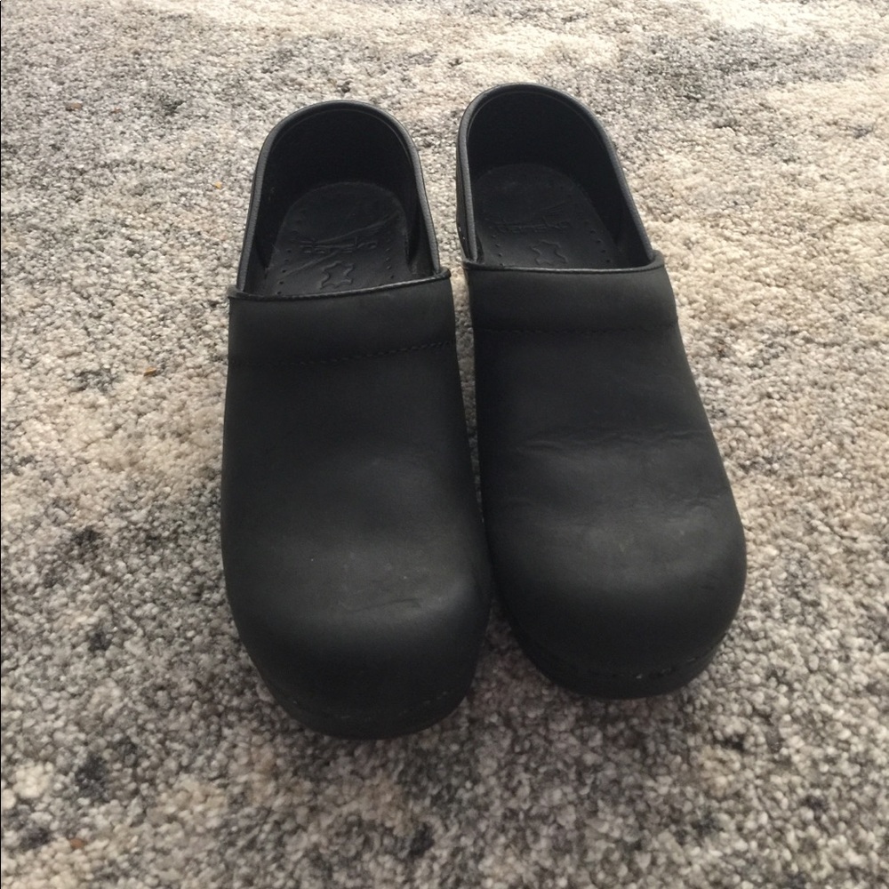 Dansko shoes size 37 narrow Excellent condition