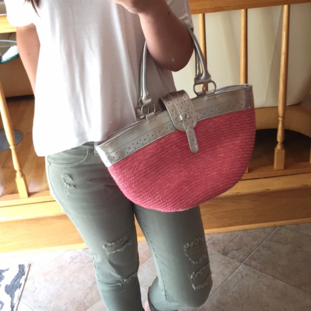 Pink straw bag!