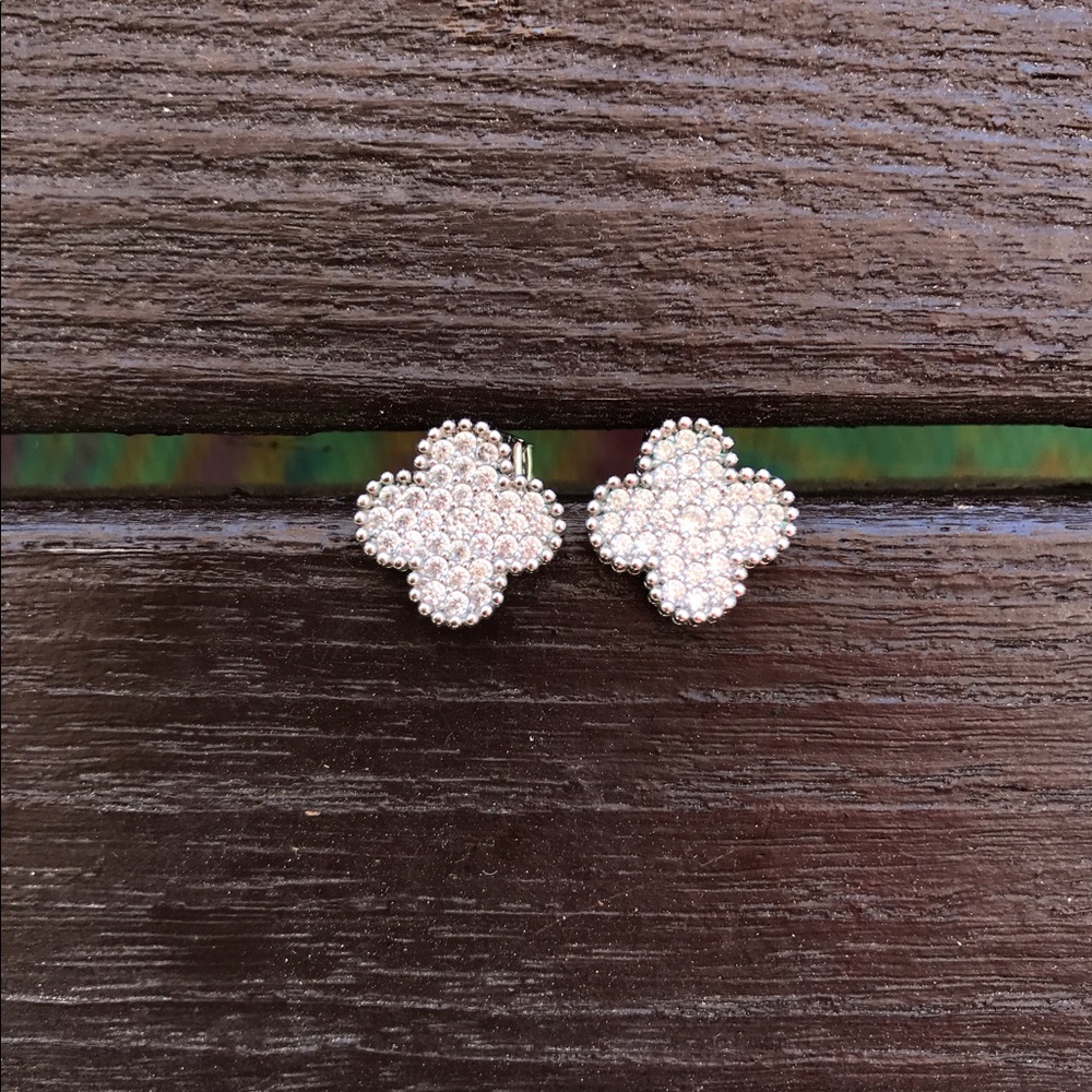 Diamond earrings. (Cubic Zirconia)