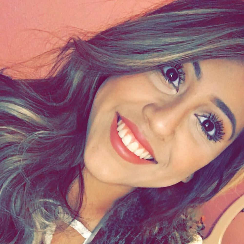 Meet your Posher, Estela