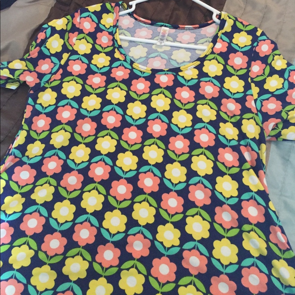 Perfect T XS Lularoe