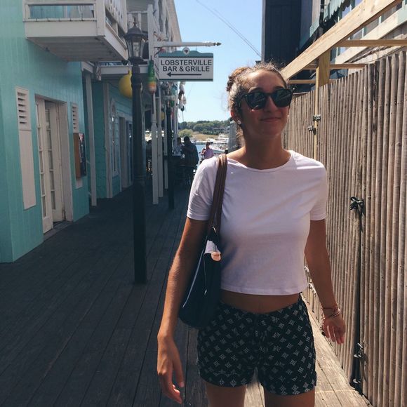 Meet your Posher, Elise - Picture 1 of 1