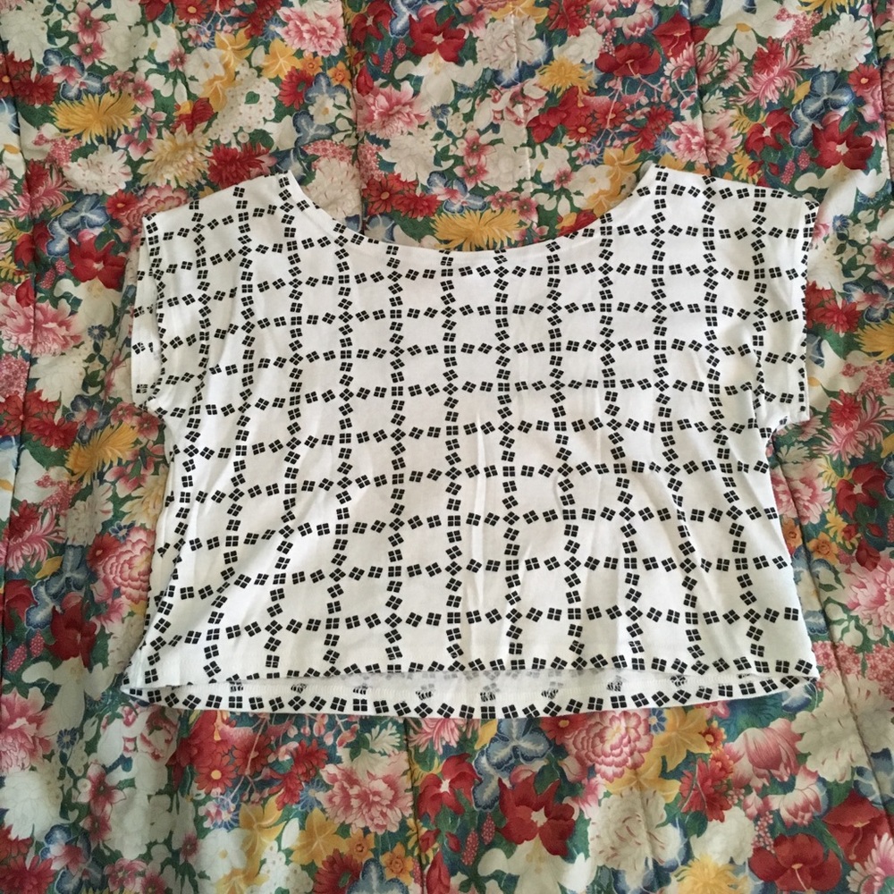 Patterned loose crop top