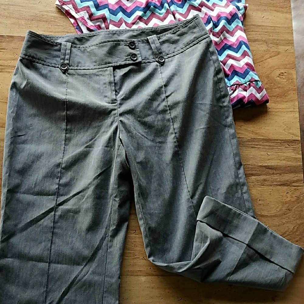Gray pleated dressy Capri pants