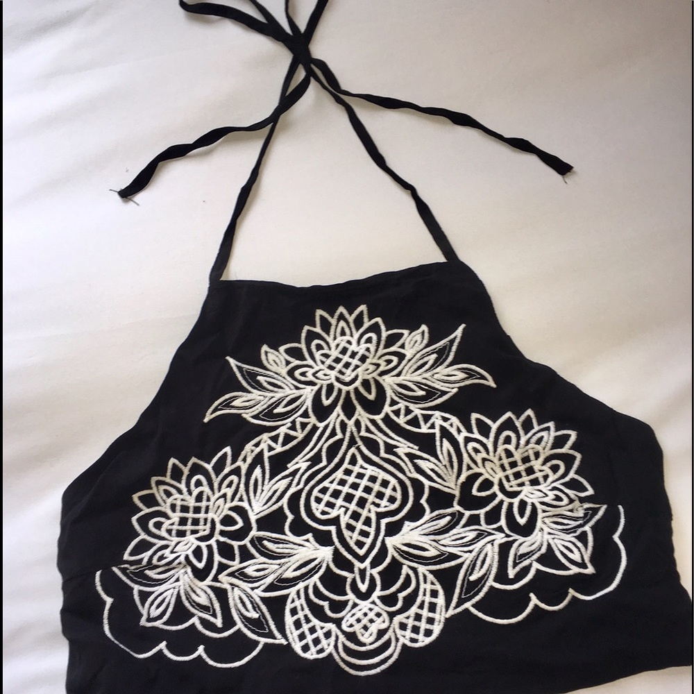 Detailed Cropped Halter Top🖤