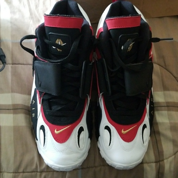 Athletic_Shoes