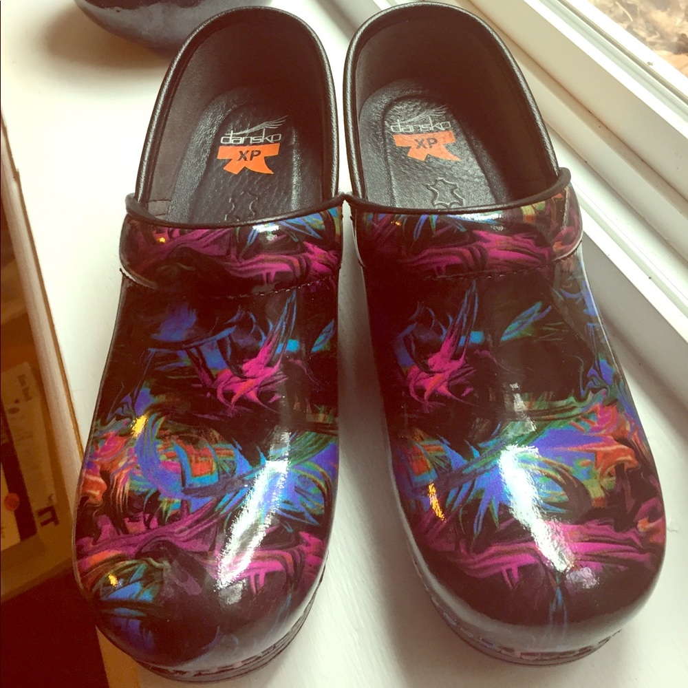 Dansko clogs - like new!! 🌸👍🏻💕🌈