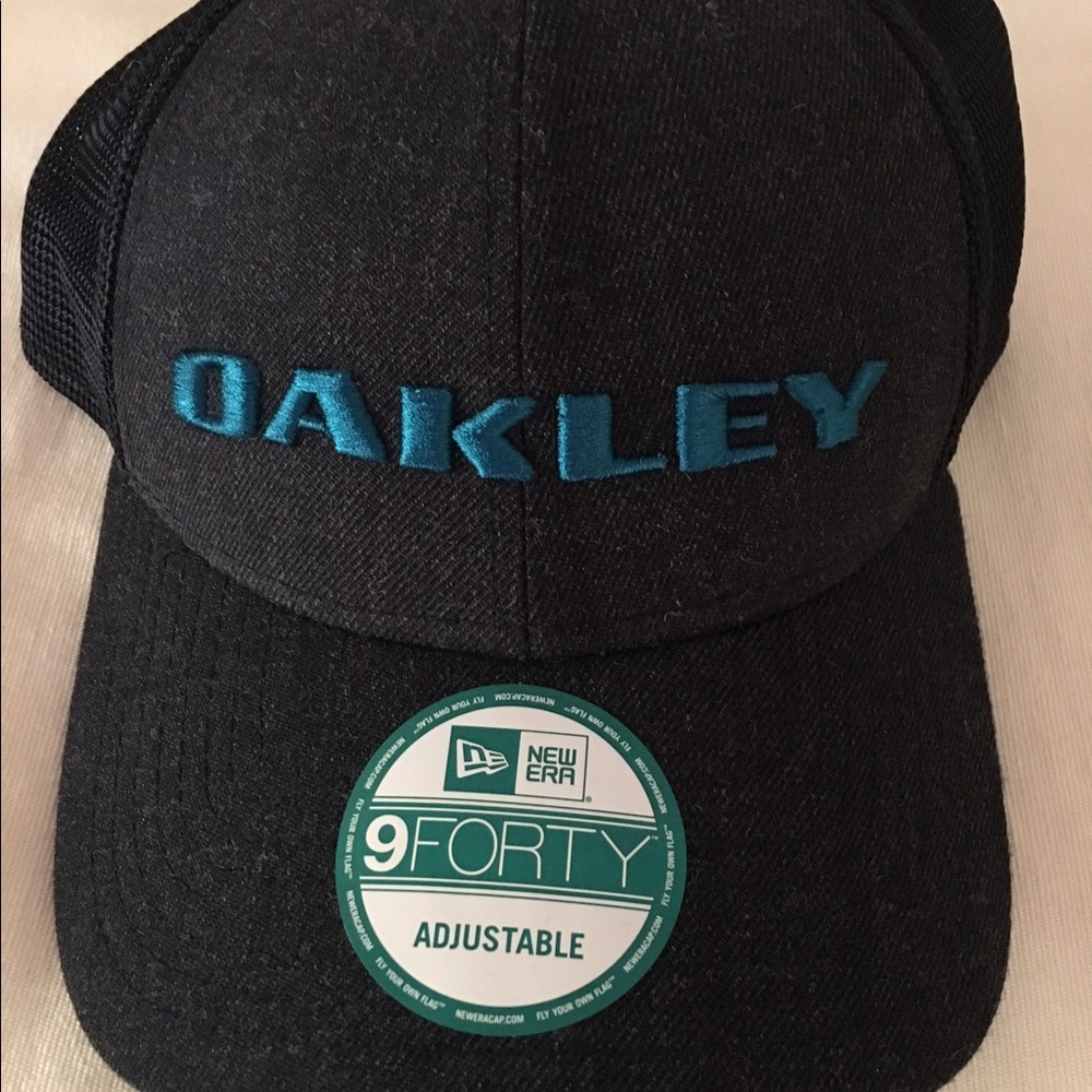 Oakley trucker hat