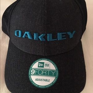 Oakley trucker hat