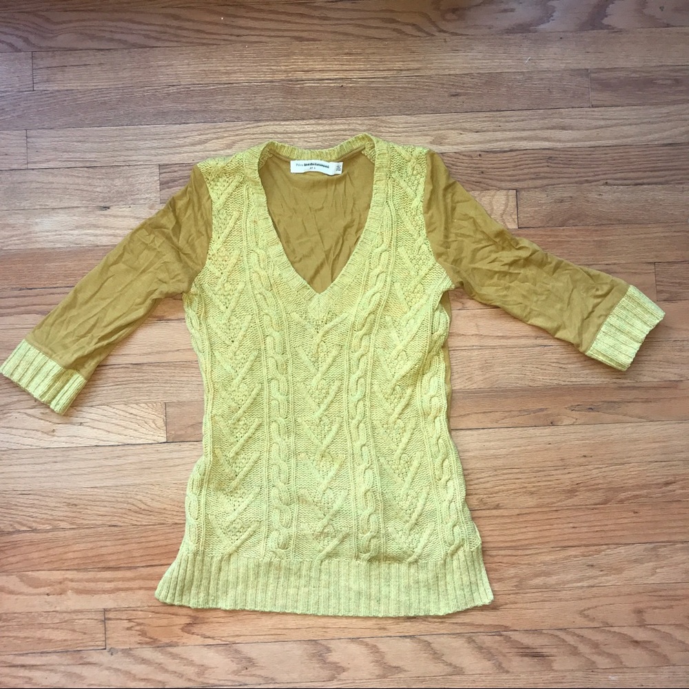 Yellow v Neck Sweatet
