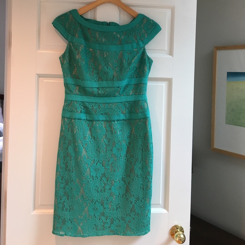 Size 8 Adrianna Papell dress in emerald green lace