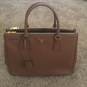 ❌SOLD❌Prada Saffiano Lux Medium Double Zip