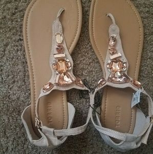 Torrid Sandals BNWT.. Pink chunk jewls